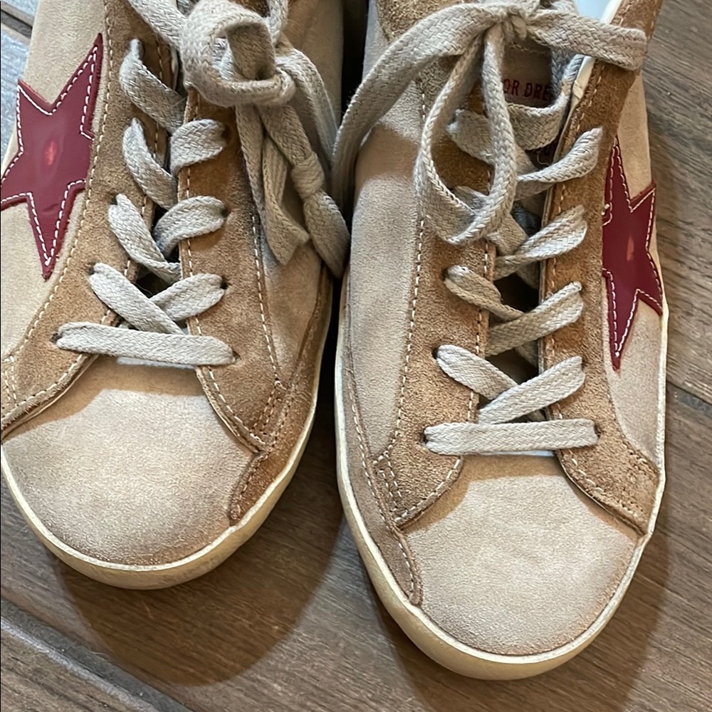 Golden Goose Suede Low-Top Sneakers with Red Star Accent - Picture 2 of 6